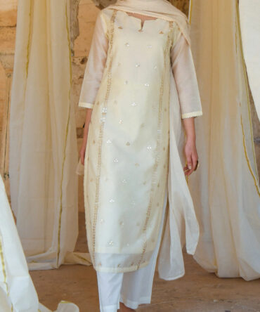 Off White Gottapatti Embroidered Kurta Set