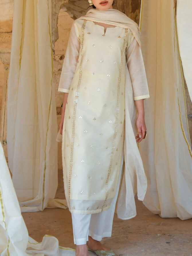 Off White Gottapatti Embroidered Kurta Set