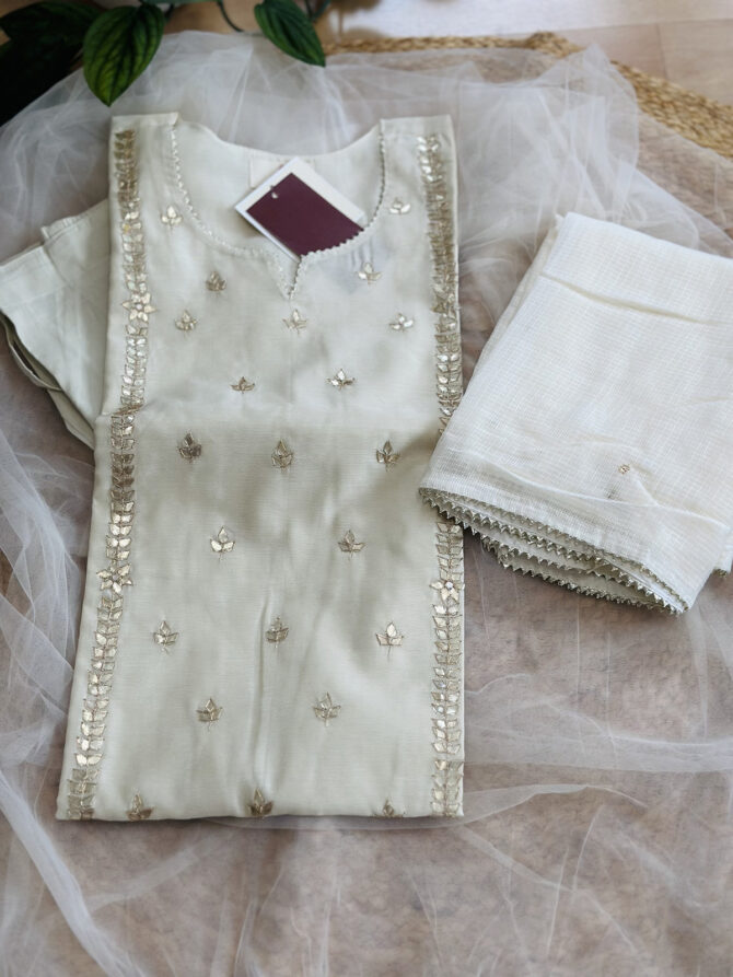 Off White Gottapatti Embroidered Kurta Set - Image 2